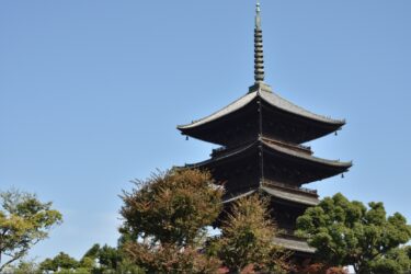 木造注文住宅の組木技術と古刹に学ぶ知恵―現場と季節を見据えた施工の工夫―