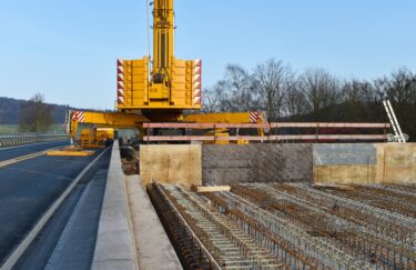 【作業時間75%短縮】道路床版取替工事の常識を覆す「Zスパイラル工法」とは？