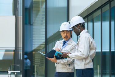 外国人スタッフと働く建設現場で役立つ！“実践英会話”と教育の工夫