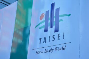 大成建設、環境配慮型プラスチック仮設資材を本格導入―植物由来の単管キャップでCO2・廃棄物削減へ