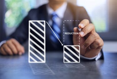 現場を襲う苦境：建設業の受注激減と利益圧迫の深刻な実態