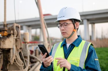 ベテラン不足に備える！2025年に“現場力”を落とさないための3つの準備