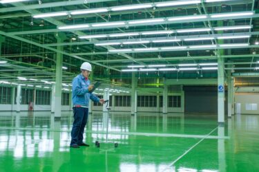 現場の働き方を変える！夜間作業と残業をぶっ飛ばす超時短「照度測定ロボ」が登場🏢✨