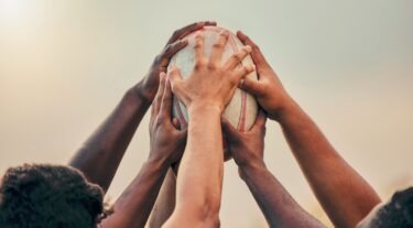 建設業界の挑戦：仕事とラグビーを両立させ一部昇格を目指す「清水建設江東ブルーシャークス」の戦略