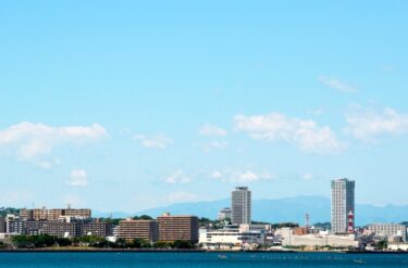 🚧横須賀中央駅前が激変！33階建て再開発が起工｜中小建設業が知るべき“次の仕事の種”とは？
