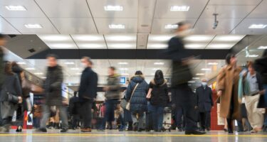 🏙️首都直下地震に備える東京の街づくり：デベロッパー各社が進める「帰宅困難者対策」と建設業への影響とは？