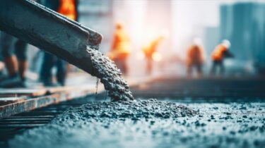 🚧【資材が届かない！？】生コン危機の兆し…現場で今すぐできる“4つの備え”とは
