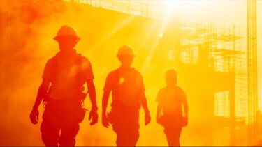 【猛暑でも止まらない現場へ】国交省が要請！建設業の“働き方”が変わる最新動向とは？🌞🚧