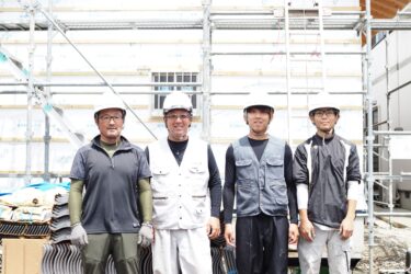 🏠「屋根は家族で守る。こだわりの瓦工事で、地域に形を残していく」──山田瓦工業